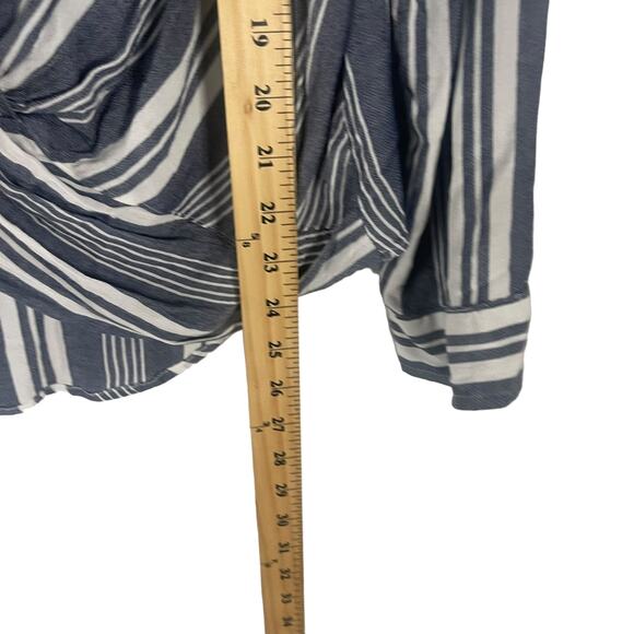A.n.a Women's Size XL Blue Striped Coastal Beachy Twist Front Top - Picture 9 of 9